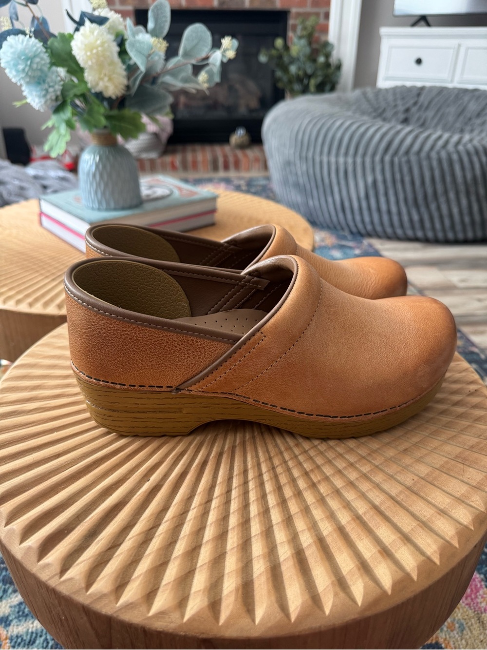 Dansko Professional Clogs honey brown distressed leather finish size 40W - Picture 6 of 15